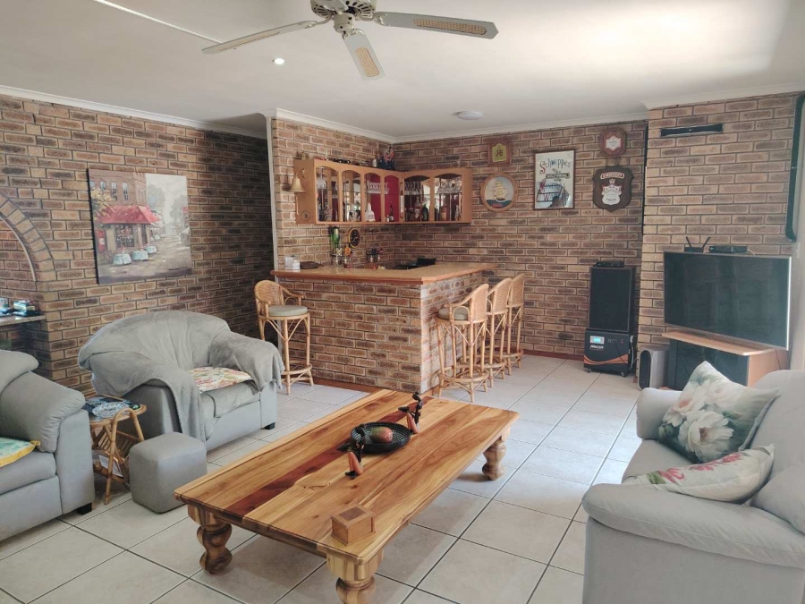 To Let 4 Bedroom Property for Rent in Ridgeworth Western Cape